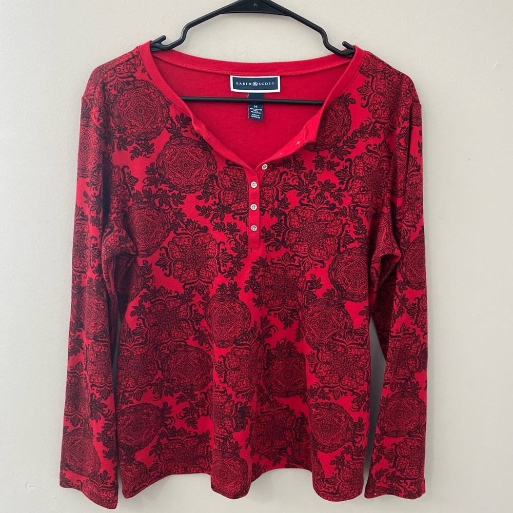 Karen Scott Red/Black Top, Sz M, Never worn